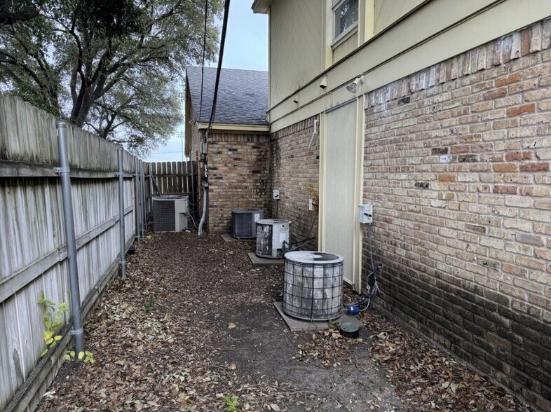 More Photos Of 2124 N 25th St, Waco Medical For Sale