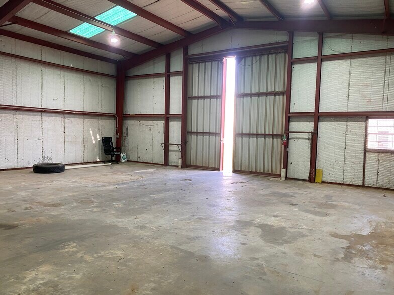 More Photos Of 8051 Seymour Hwy, Wichita Falls Warehouse For Lease