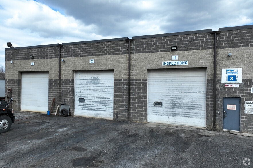 More Photos Of 6 New Pasture Rd, Newburyport Service For Lease