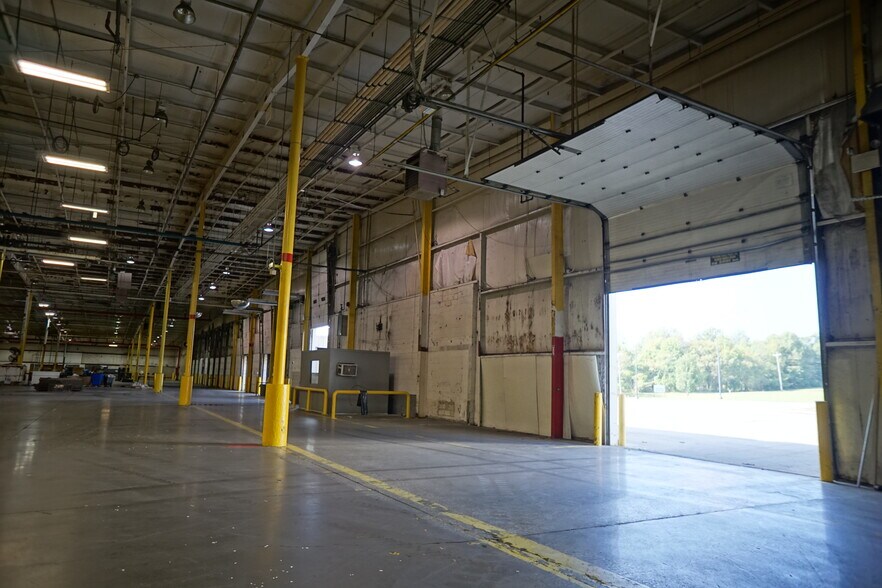 More Photos Of 850 Industrial Rd, Madisonville Manufacturing For Lease