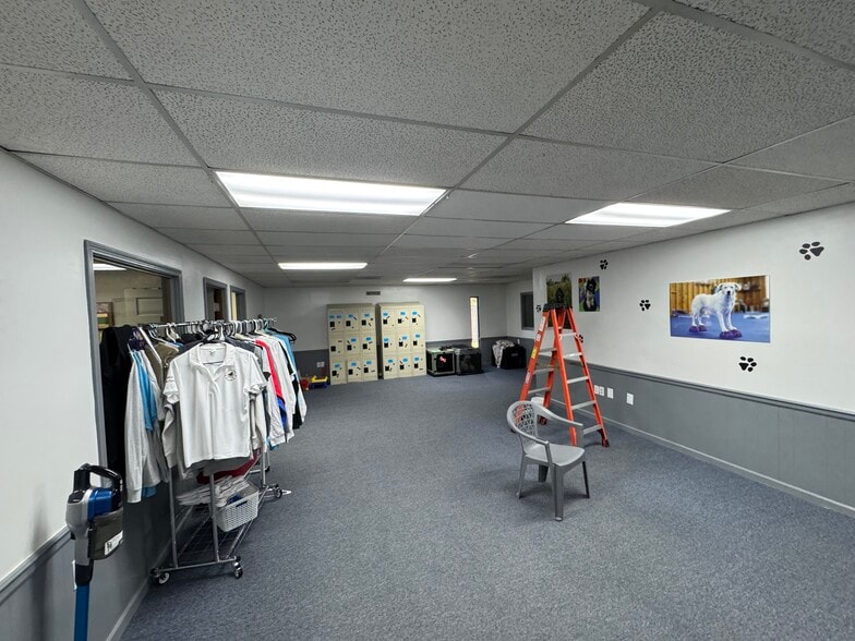 More Photos Of 8151 North Point Blvd, Winston-Salem Light Manufacturing For Sale