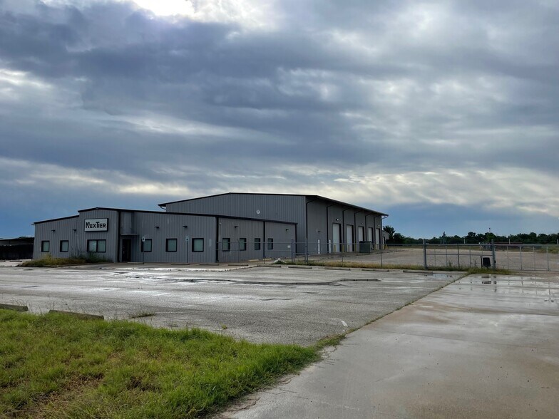 More Photos Of 1105 County Road 235 Giddings, Giddings Industrial For Sale