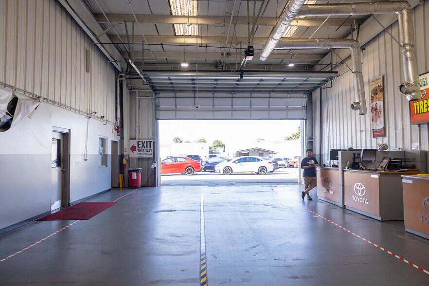 More Photos Of 6865 Jonesboro Rd, Morrow Auto Dealership For Sale