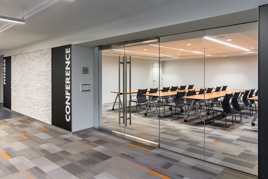 More Photos Of 2325 Dulles Corner Blvd, Herndon Office For Lease