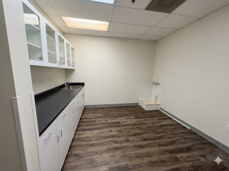 More Photos Of 9223 Broadway St, Pearland Unknown For Lease