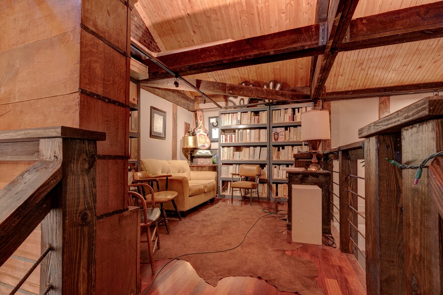 More Photos Of 114-116 17th Ave S, Nashville Office For Sale