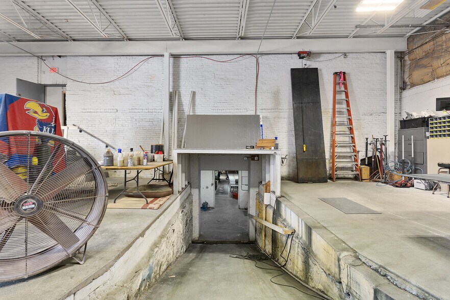 More Photos Of 814 Brooklyn Ave, Kansas City Warehouse For Sale