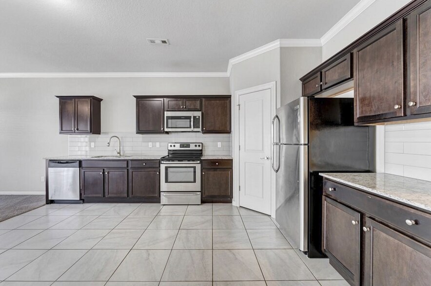 More Photos Of 2755 W Kilimanjaro Way, Rogers Multifamily For Sale