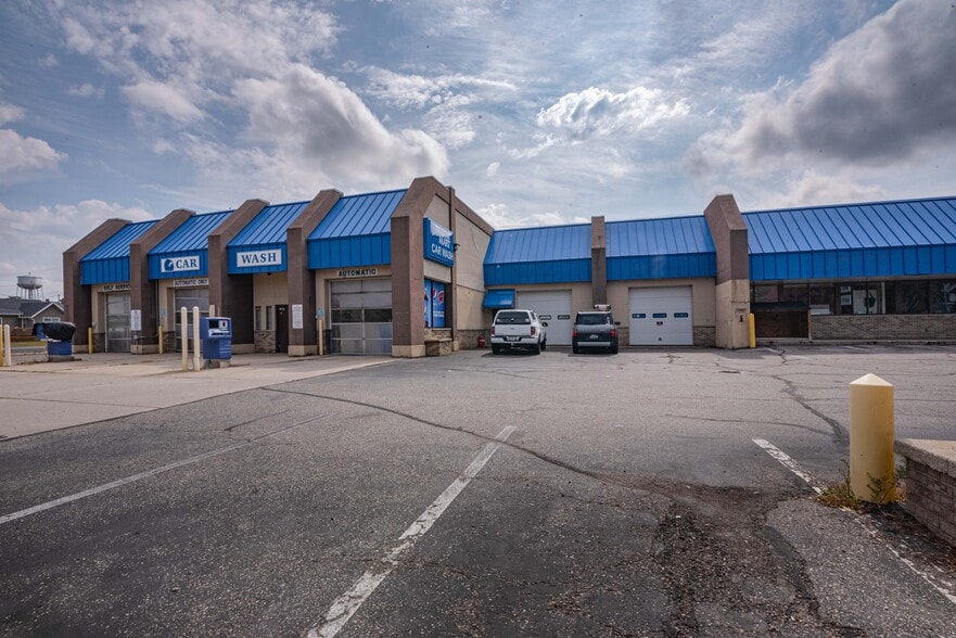 More Photos Of 802 Broadway, Wisconsin Dells Storefront Retail Office For Sale