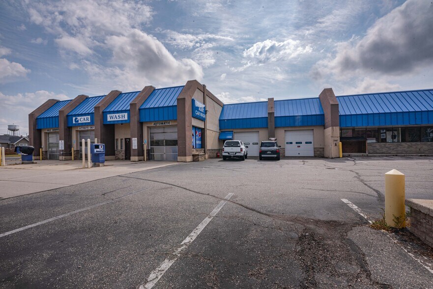 More Photos Of 802 Broadway, Wisconsin Dells Storefront Retail Office For Sale