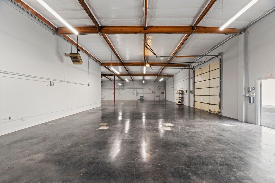 More Photos Of 31230 Cedar Valley Dr, Westlake Village Light Manufacturing For Lease