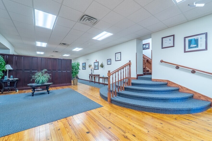 More Photos Of 9 Stewart St, Franklin Office For Sale