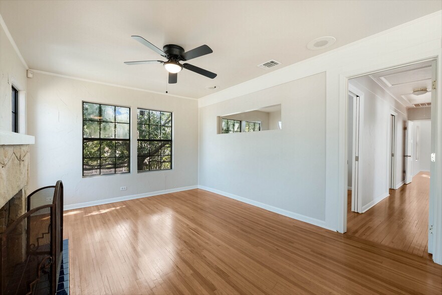 More Photos Of 174 Sherwood Dr, San Antonio Office Residential For Lease