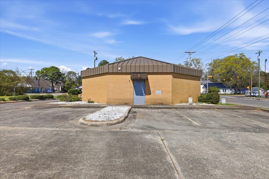 More Photos Of 107 E Vernon Ave, Kinston Healthcare For Sale