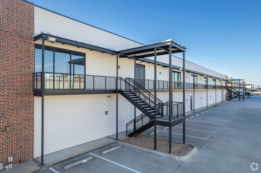 More Photos Of 1000 W Loop Fwy N, Houston Unknown For Lease