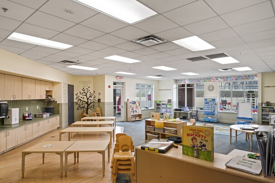 More Photos Of 5003 Westone Plz, Chantilly Schools For Sale