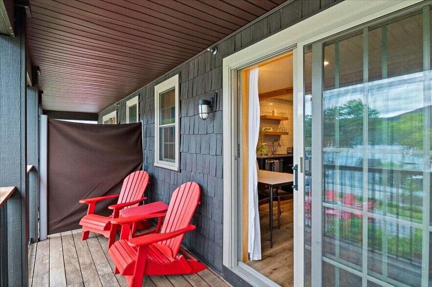 More Photos Of 10 Front St, Lake George Hospitality For Sale