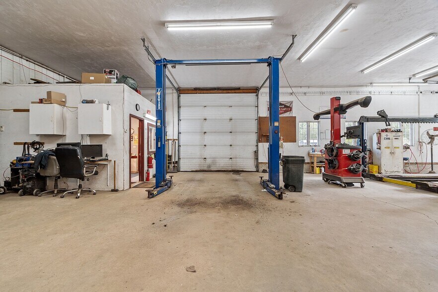 More Photos Of 3 Glen St, Douglas Auto Repair For Sale