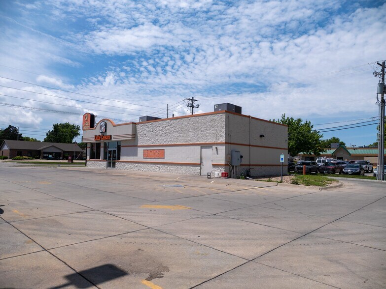 More Photos Of 221 W 39th St, Kearney General Retail For Sale
