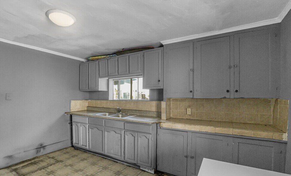 More Photos Of 275 S Union Ave, Los Angeles Apartments For Sale