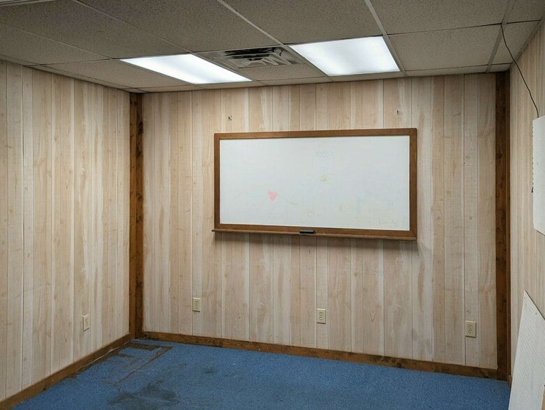 More Photos Of 2988 Gillespie St, Fayetteville Manufacturing For Lease