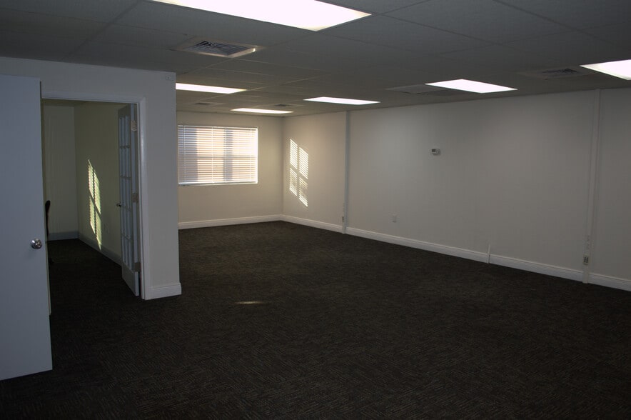 More Photos Of 2979 N 46th Ave, Saint Petersburg Office For Lease