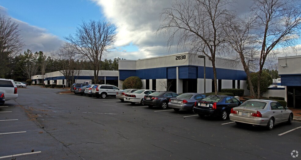 More Photos Of 2838 Queen City Dr, Charlotte Flex For Lease