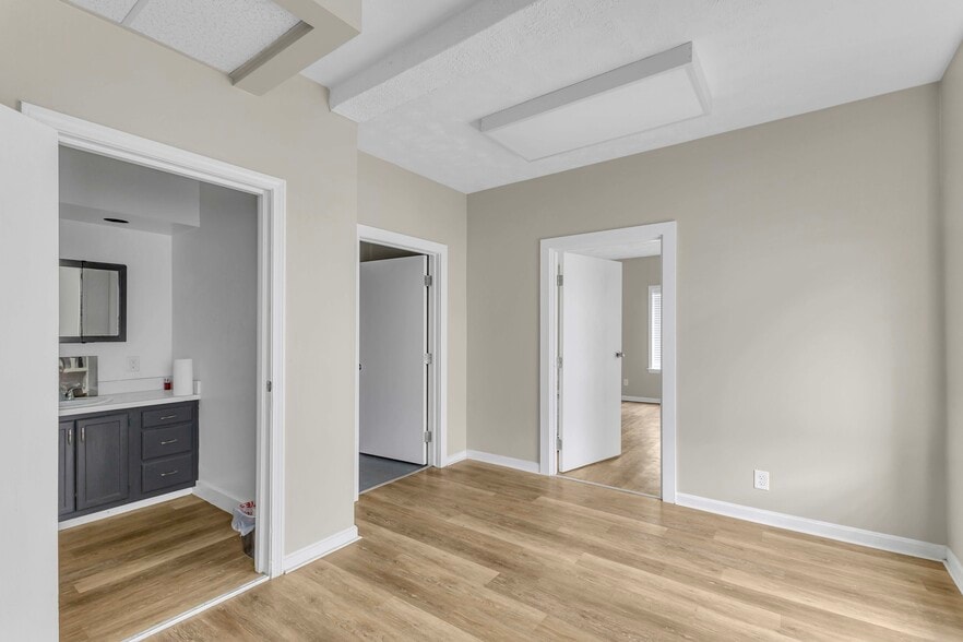 More Photos Of 7500 Bessemer Ave, Cleveland Manufacturing For Sale