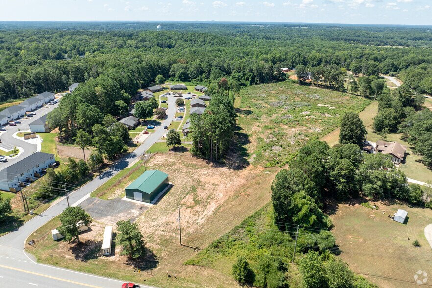 More Photos Of 1679 Atlanta Hwy SE, Statham Warehouse For Lease