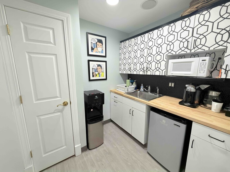 More Photos Of 1650 Route 9, Clifton Park Medical For Lease