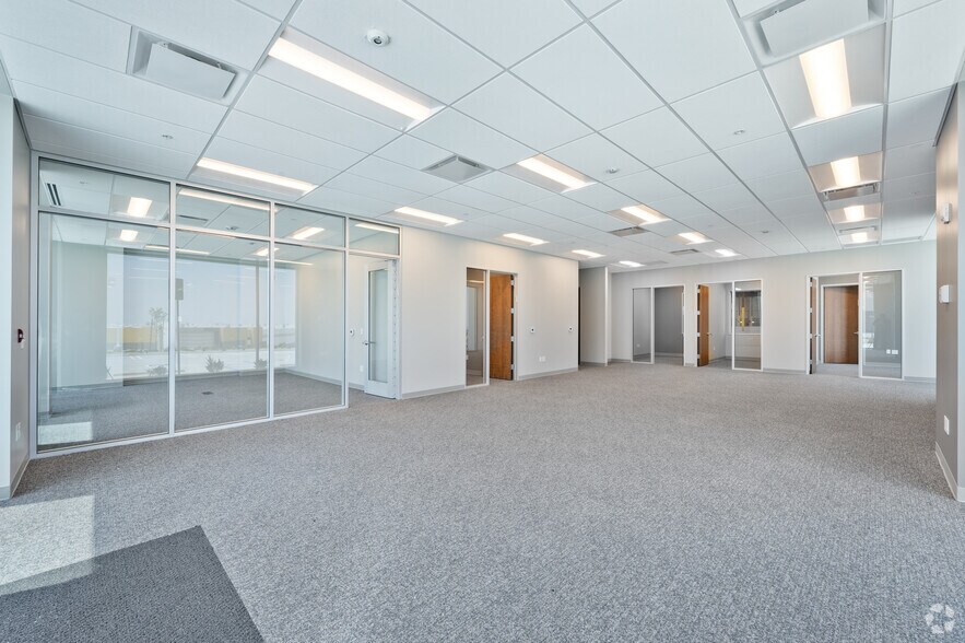 More Photos Of 8130 Caliente Rd, Hesperia Distribution For Lease