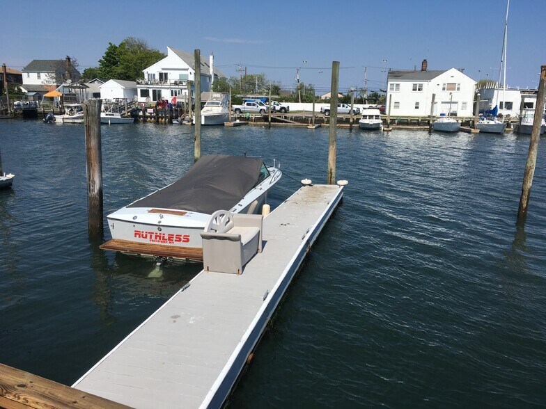 More Photos Of 377 Woodcleft Ave, Freeport Storefront Retail Residential For Sale