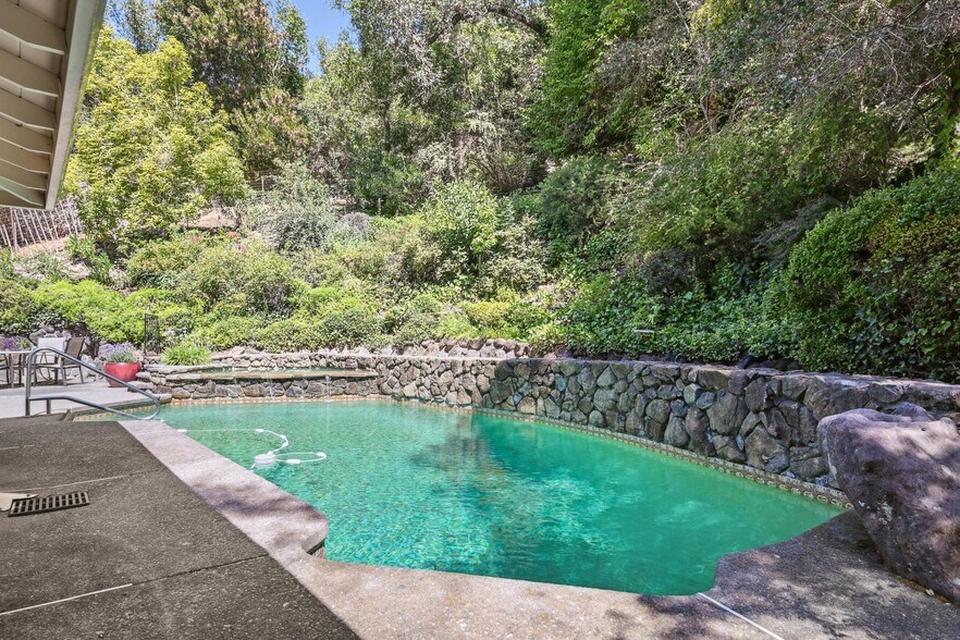 More Photos Of 135 Spring Grove Ave, San Rafael Multifamily For Sale