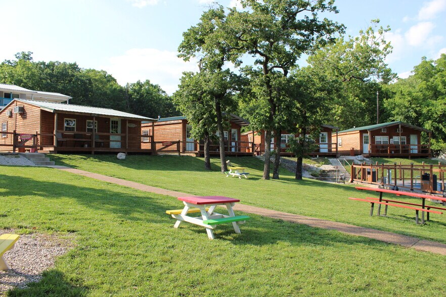More Photos Of 1062 Susan Rd, Lake Ozark Hotel For Sale