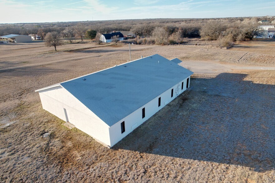 More Photos Of 4925 North Hwy 81, Duncan Flex For Lease