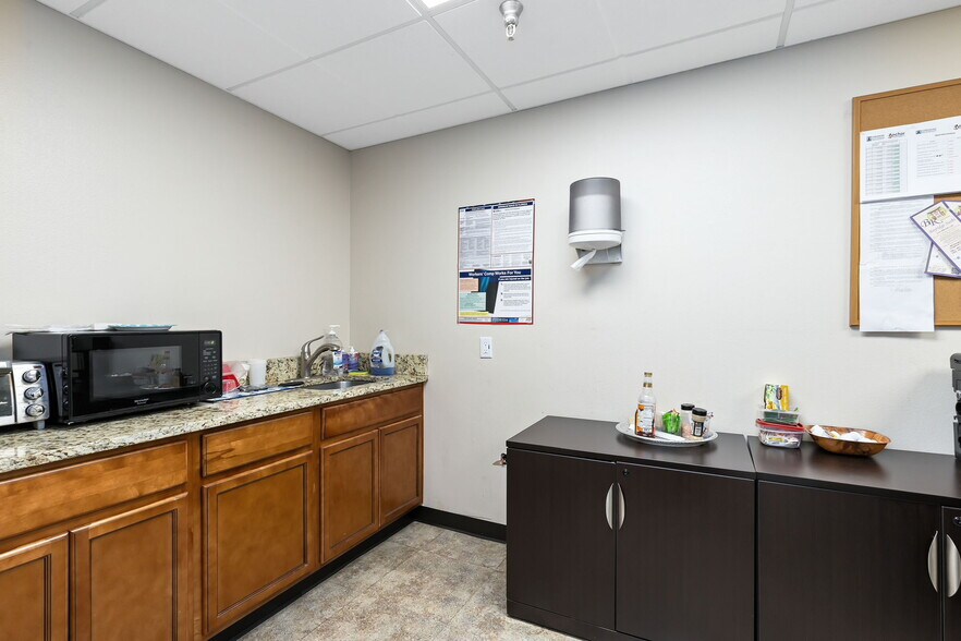 More Photos Of 1356 Bennett Dr, Longwood Distribution For Lease