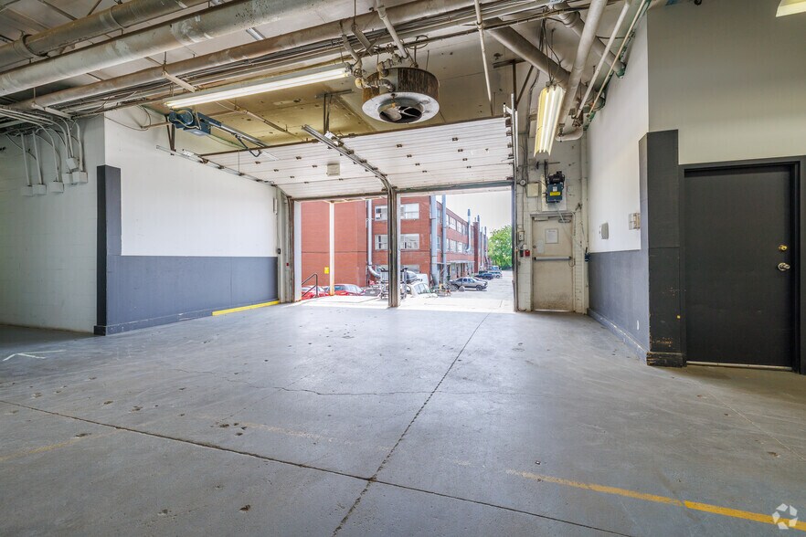 More Photos Of 5550 Rue Fullum, Montréal Loft Creative Space For Lease