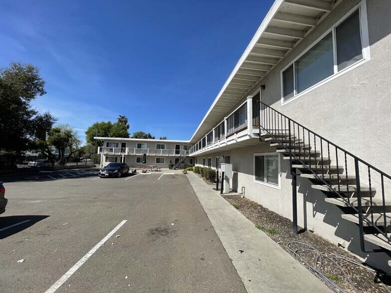 More Photos Of 4460 Cotton Ct, Stockton Apartments For Sale