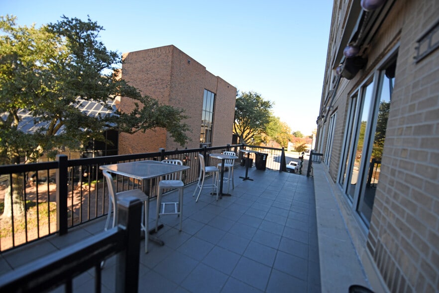 More Photos Of 327 Main St, Greenwood Office For Sale