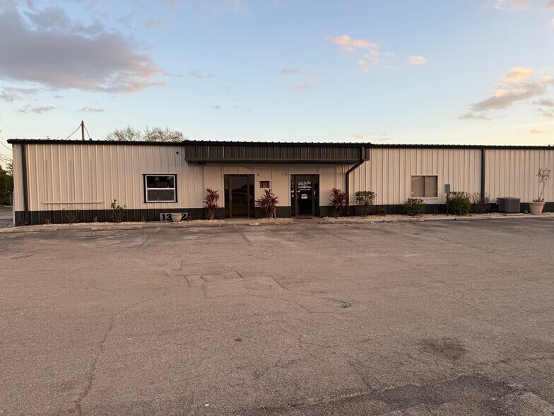 More Photos Of 1302 NE Pine Island Rd, Cape Coral Warehouse For Lease