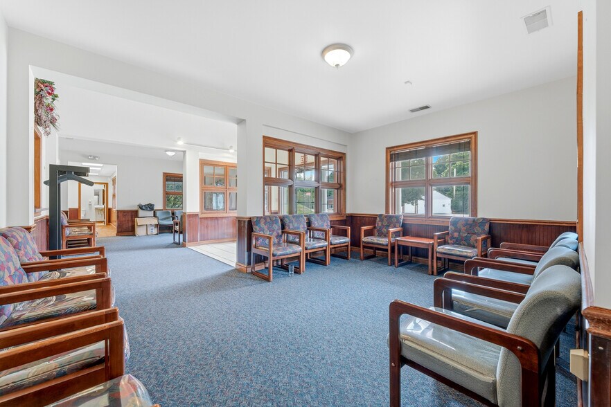 More Photos Of 1703 Locust Ave, Fairmont Medical For Sale