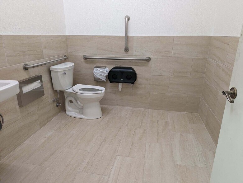 More Photos Of 215 W Bridge St, Yerington Freestanding For Lease