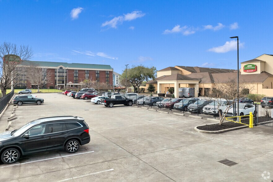 More Photos Of 9190 Gulf Fwy, Houston Hospitality For Sale