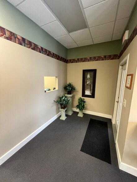 More Photos Of 311 S Broadway St, Pittsburg Office For Lease