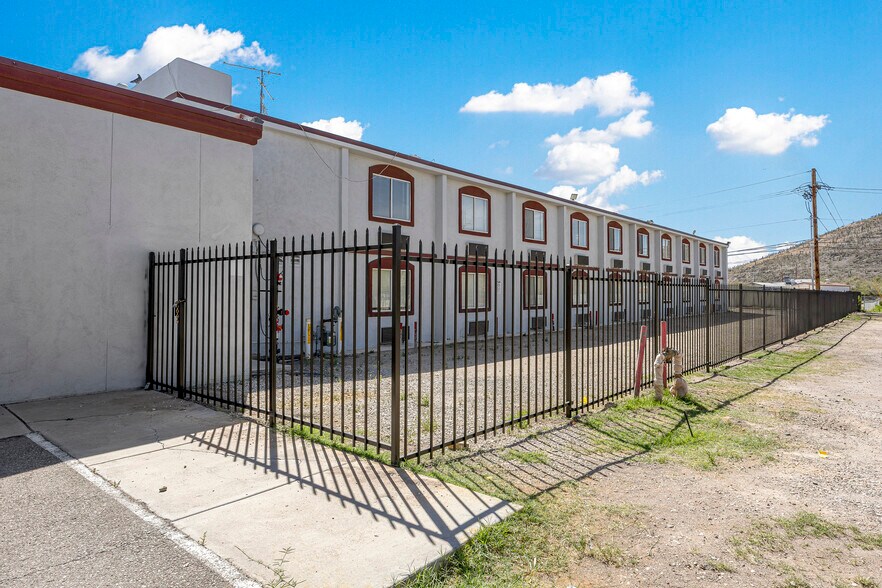 More Photos Of 1000 S Freeway, Tucson Rehabilitation Center For Lease
