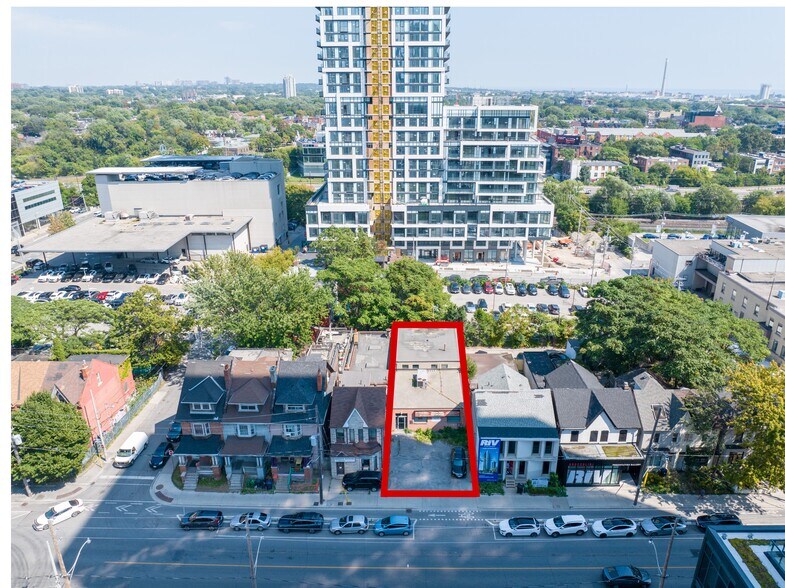More Photos Of 99 River St, Toronto Storefront For Sale