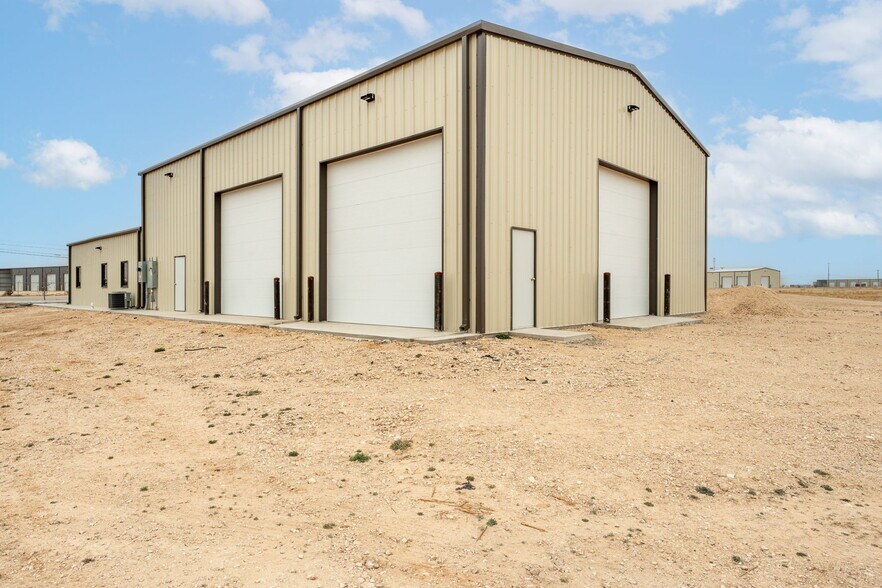 More Photos Of 12113 Jordy Rd, Midland Warehouse For Lease