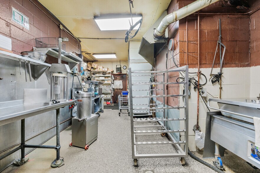 More Photos Of 5543 State Rd, Parma Freestanding For Sale