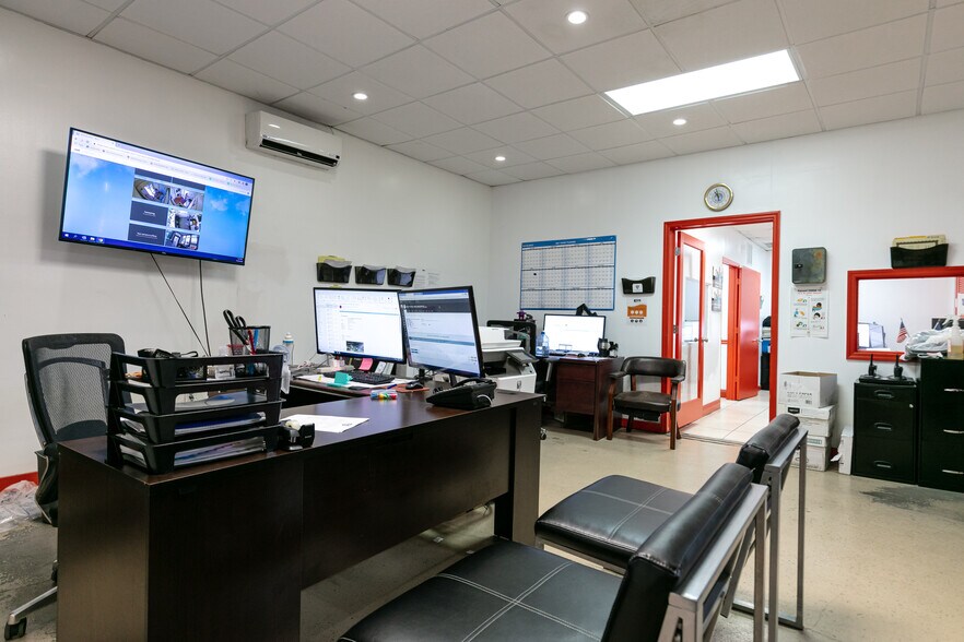 More Photos Of 9700 NW 79th Ave, Miami Office For Lease