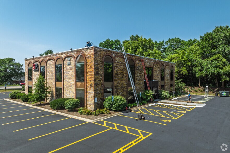 More Photos Of 200 E Northwest Hwy, Palatine Office For Sale